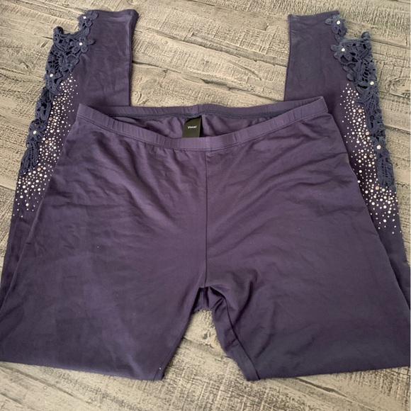 Large Navy Leggings with Lace and rhinestone Detail, EUC - Picture 5 of 5